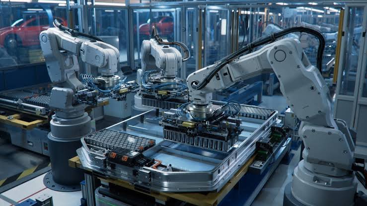 Solid-State Batteries Inch Closer to Showrooms, but Not Before 2028 Solid-State Batteries Inch Closer to Showrooms, but Not Before 2028